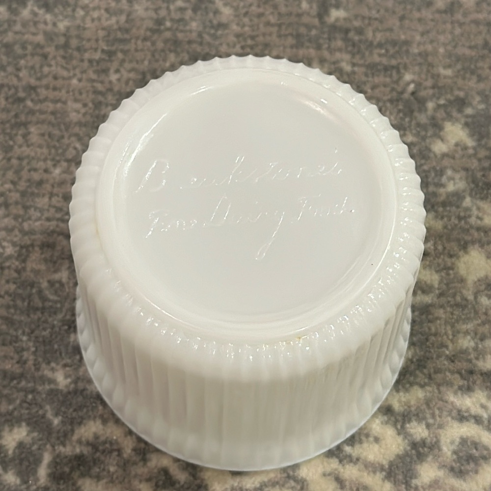 VINTAGE BUTTER DISH WITH BRECKSTONES FINE DAIRY FOODS IN CURSIVE ON THE BOTTOM.